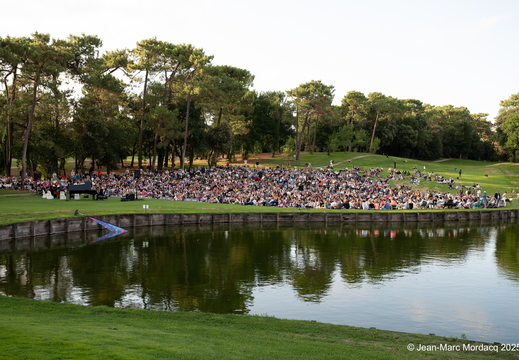 Danse sur le Green UnViolonsurlesable 2025 ©Jean-Marc MordacqZ62 5767