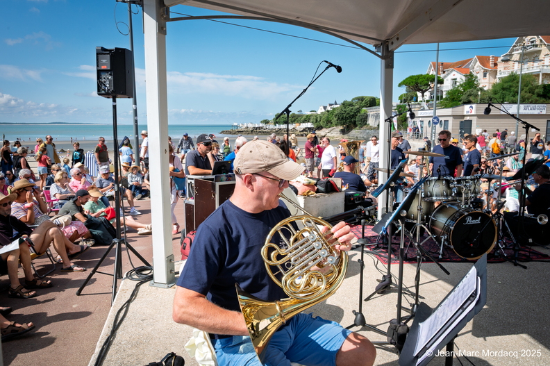 Les_Cuivres_de_l_Orchestre_UnViolonsurlesable_2025_©Jean-Marc_MordacqZ62_5807.jpg