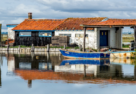 Cabane les pieds dans l'eau